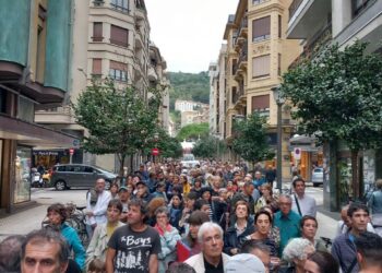 Manifestación el martes en Gros contra el proyecto del GOe en Manteo y Zemoria. Foto: Asociación Vecinal de Ulia