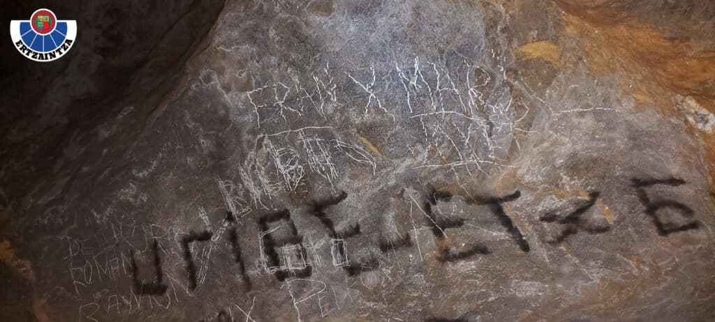 LezeTxiki1 Identificado un vecino de Arrasate por unos daños ocasionados en la cueva de Lezetxiki