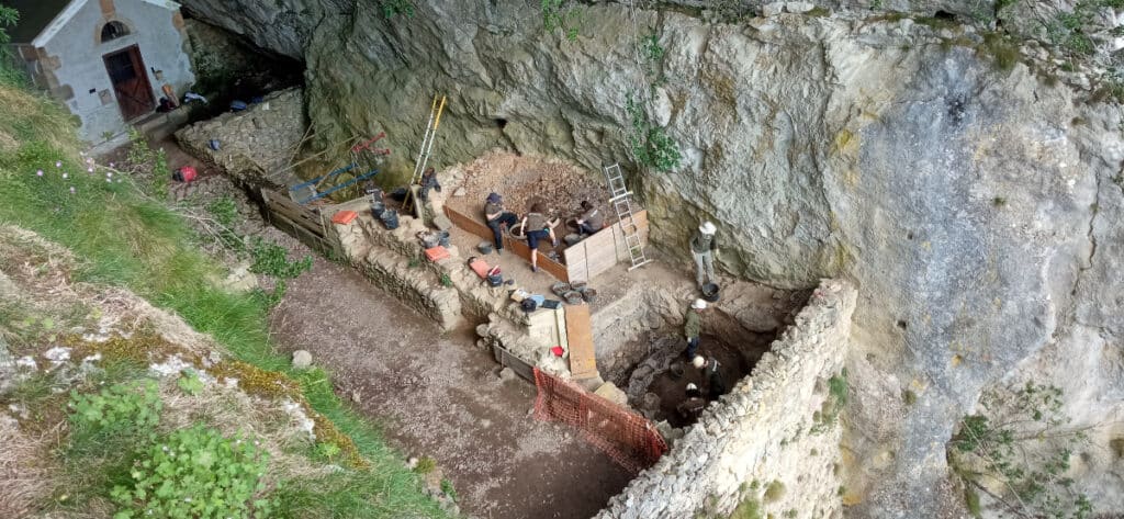 San Adrian Hallan las primeras evidencias de ocupación neandertal a 1.000 metros en la cornisa cantábrica
