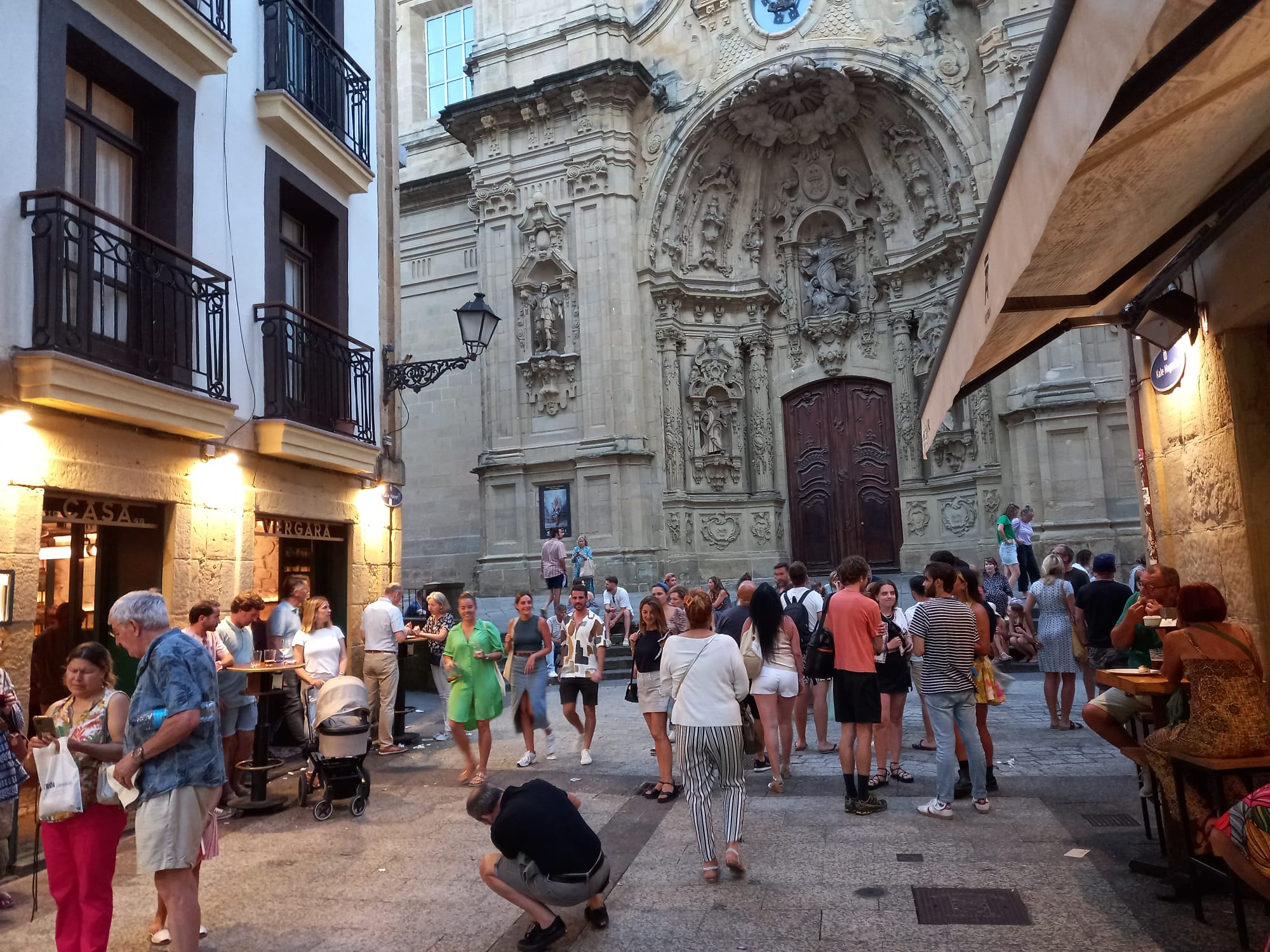 WhatsApp Image 2023 08 27 at 15.48.20 1 Parte Zaharrean Bizi denuncia que el Ayuntamiento no cobra tasas por colocar pizarras y expositores