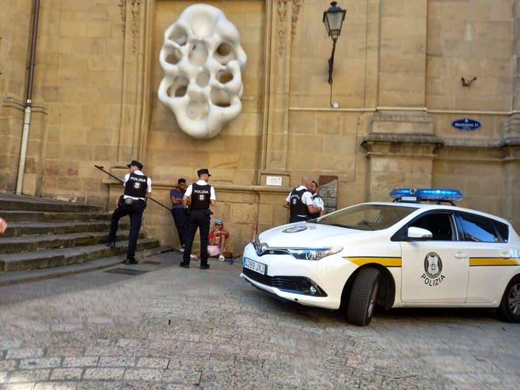 WhatsApp Image 2023 08 27 at 15.48.20 Arrestado por robo con intimidación en la pastelería Otaegui de la calle Narrika