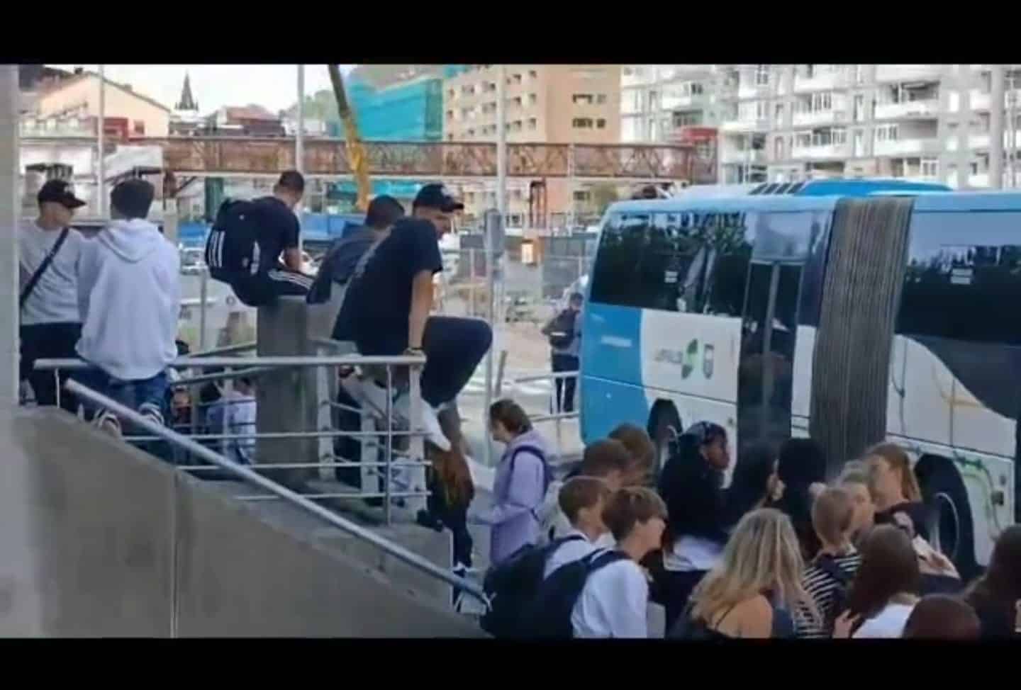 d84982be 1a57 40d0 84e9 c053773d2e0f - Residentes en Federico García Lorca pedirán a la concejala que retire la parada del autobús