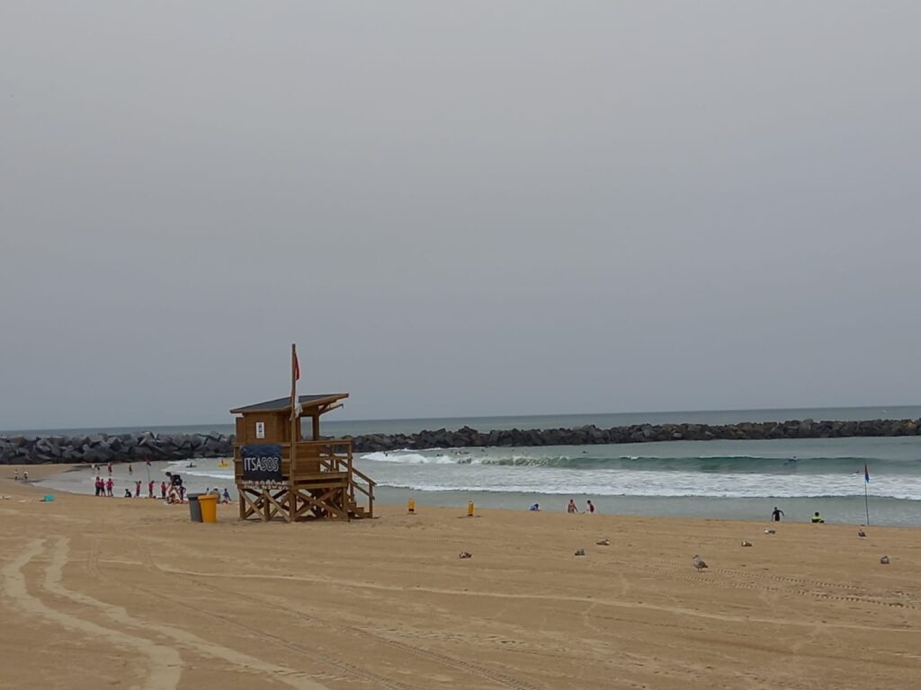 1 Lucha canaria en la playa de Zurriola durante el Festival de San Sebastián
