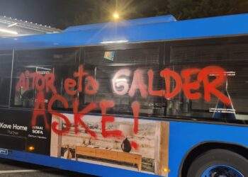 Ataque a un autobús en el Antiguo. Foto: Ayto