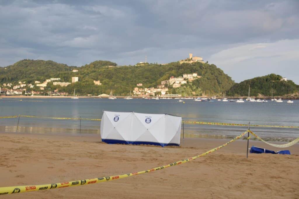 b94e503c f573 4415 b38b e5754d0cf19a Aparece el cadáver de un hombre de 41 años, irlandés, en la playa de La Concha