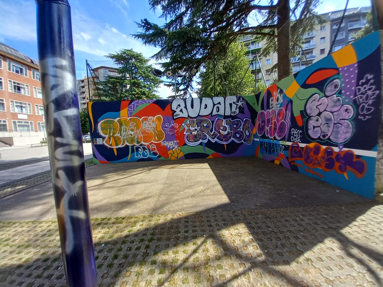 Un detenido y un menor investigado por las pintadas de la cancha del Parque Aitzol 1 daa38cbf ec85 4fc4 b214 8f6a5852393f Un detenido y un menor investigado por las pintadas de la cancha del Parque Aitzol