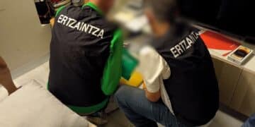 Detenciones en Sevilla tras un fraude a una empresa gipuzkoana. Foto: Ertzaintza