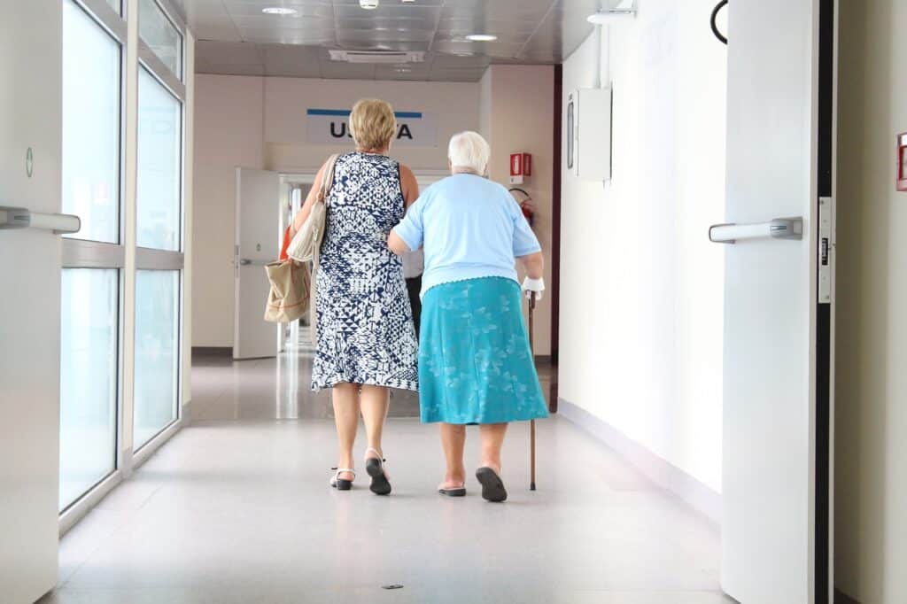 senior citizens 1461424 1280 Diputación de Gipuzkoa invierte 1.225.000 euros en el sector 'cuidados'