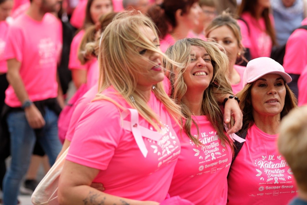 2023 1029 11313700 copy 1280x853 - Donostia se tiñe de rosa con Katxalin y contra el cáncer de mama