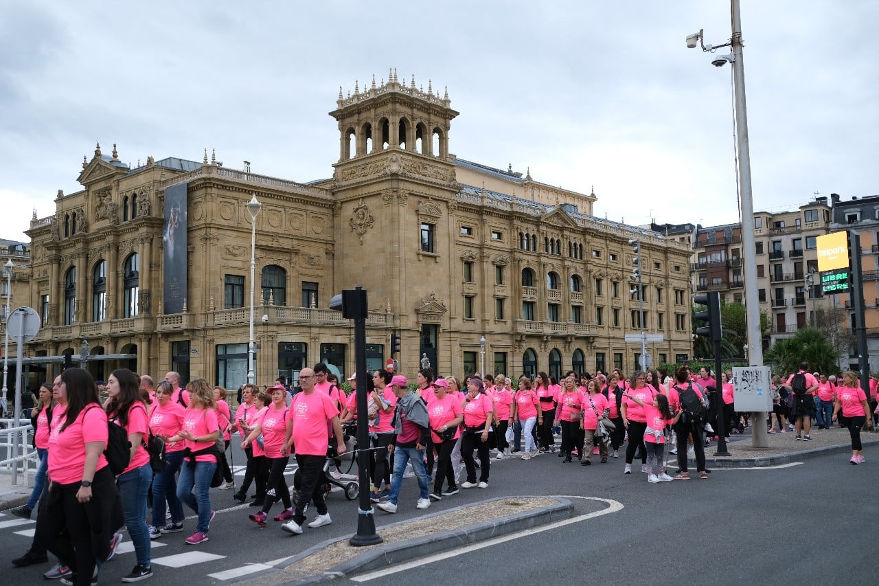 2023 1029 12143700 copy 1280x853 - Donostia se tiñe de rosa con Katxalin y contra el cáncer de mama