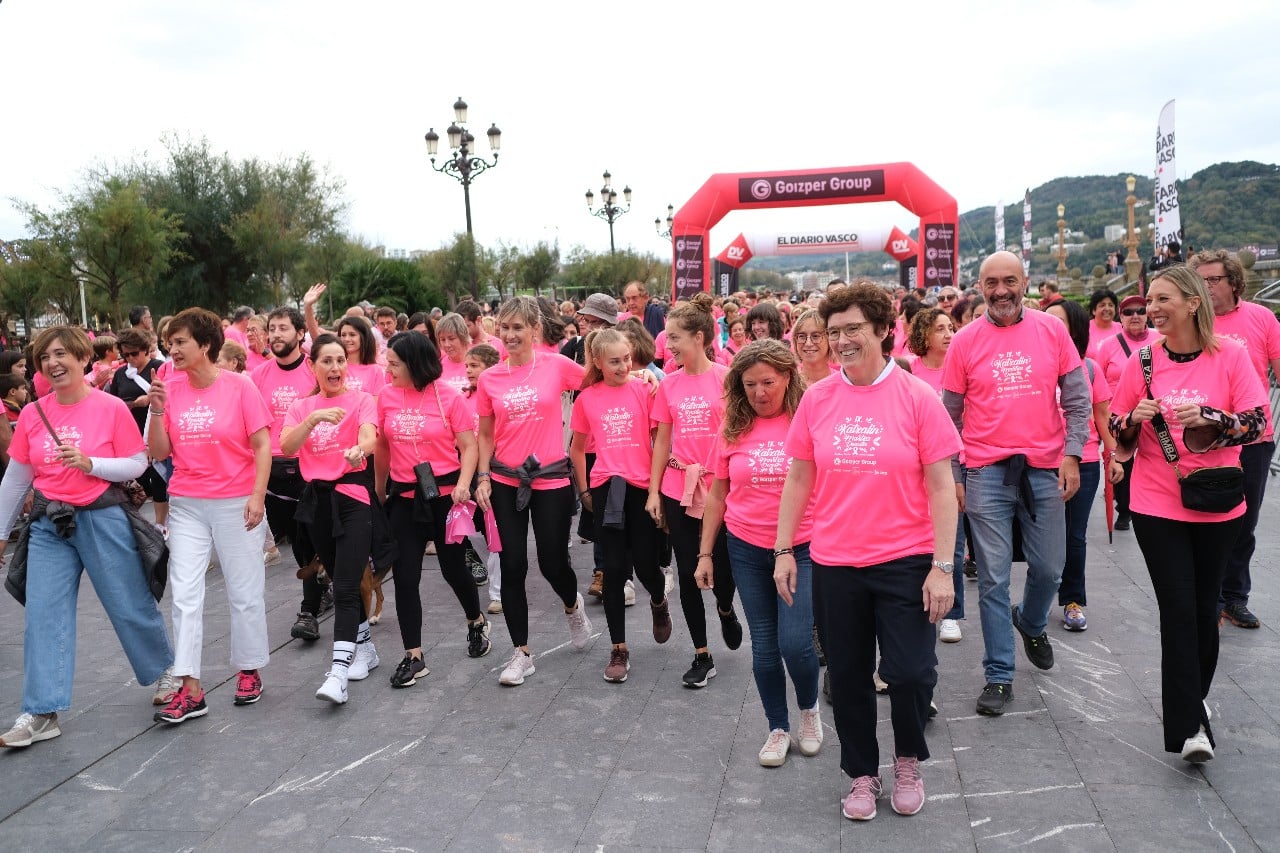 2023 1029 12151700 copy 1280x853 - Donostia se tiñe de rosa con Katxalin y contra el cáncer de mama