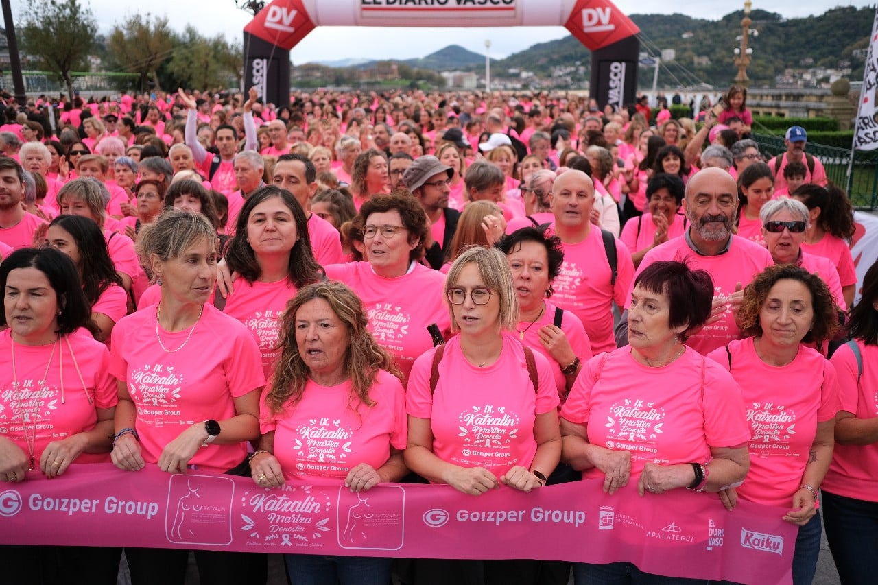 2023 1029 12154900 copy 1280x853 - Donostia se tiñe de rosa con Katxalin y contra el cáncer de mama