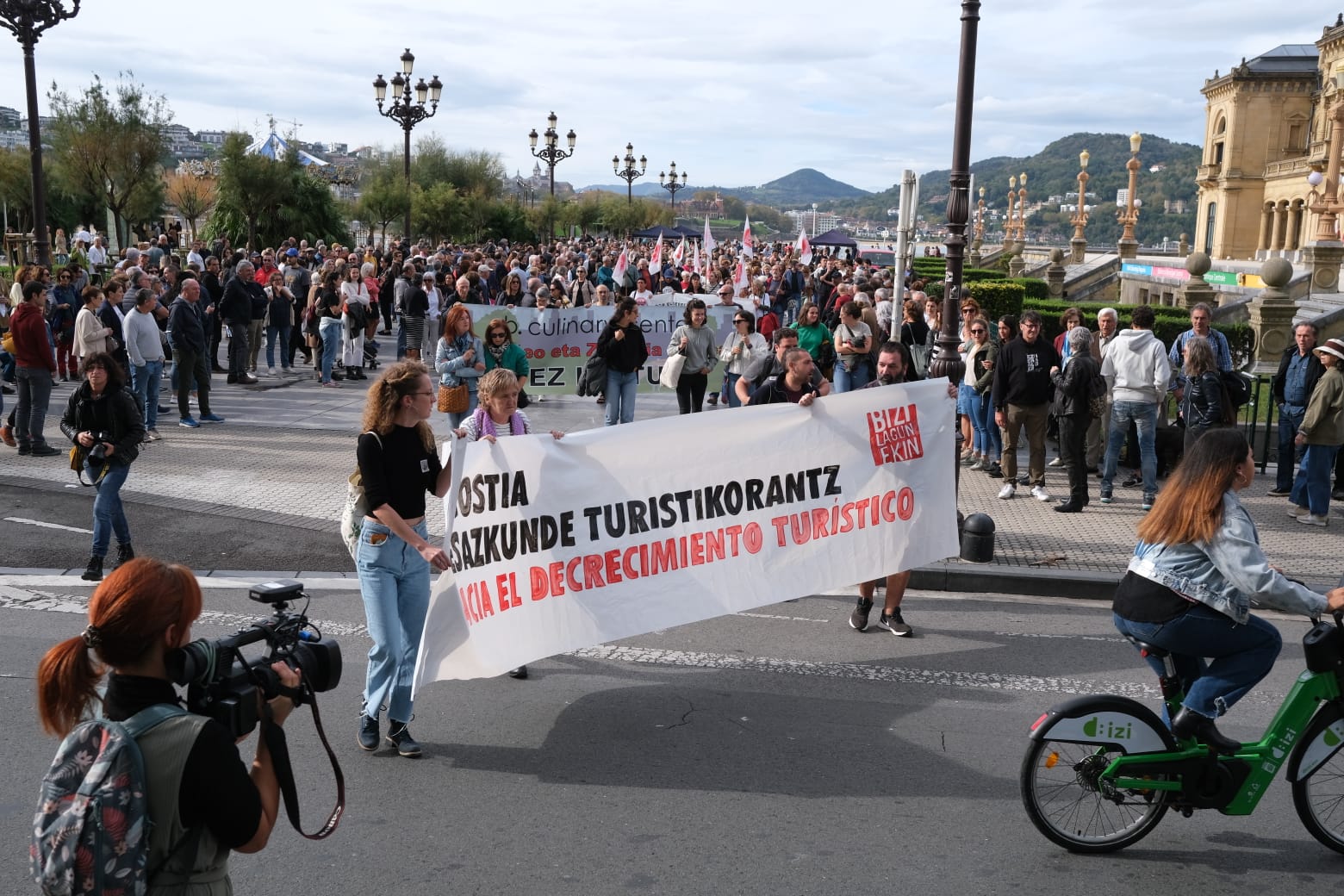 38967296 ed05 42eb 8be7 ce170258bbd4 - "Hay que reducir la promoción turística de Donostia a cero", pide la marcha contra la turistificación