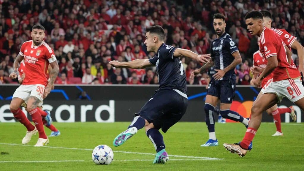 Brais Méndez sella en Lisboa la segunda victoria de la Real Sociedad en la Champions (0-1) 2 F9O1j36bMAAiHww Brais Méndez sella en Lisboa la segunda victoria de la Real Sociedad en la Champions (0-1)