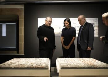 La Bienal de Arquitectura Mugak inaugura su exposición central en San Sebastián junto al ‘pritzker’ Wang Shu. Foto: Gobierno vasco
