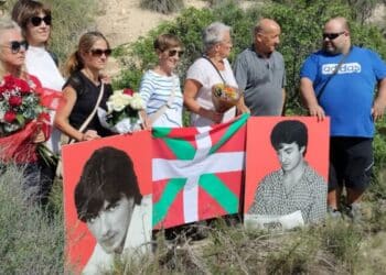 Homenaje en Busot, Alicante, el pasado 7 de octubre, donde aparecieron los restos de Lasa y Zabala. Foto: Ayto de Tolosa (web)