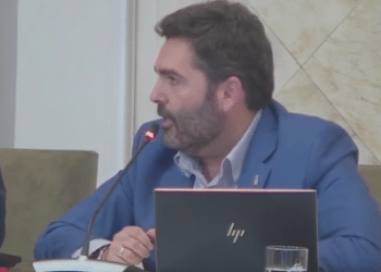 Víctor Lasa, de Elkarrekin Donostia, durante el debate del martes en el pleno. Foto: Ayto