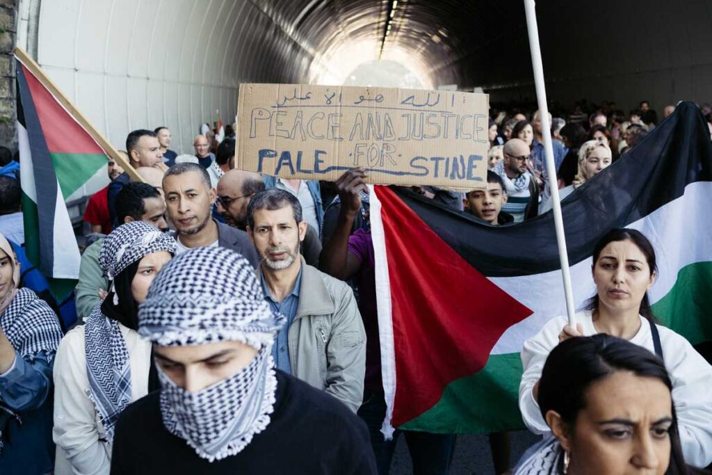 XE4S0839 1 Miles de personas piden en Donostia que termine el terror en Gaza