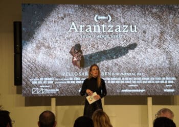 Presentación de la obra "Arantzazu. 36 zm, 5 mende, herri bat". Foto: Arantzazu Gaur