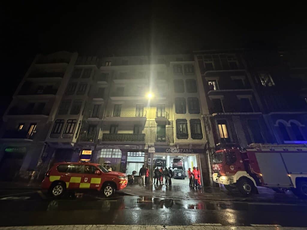 F fFTTwWkAAg3hg Desalojan un edificio de una veintena de viviendas de Tolosa tras aparecer una grieta