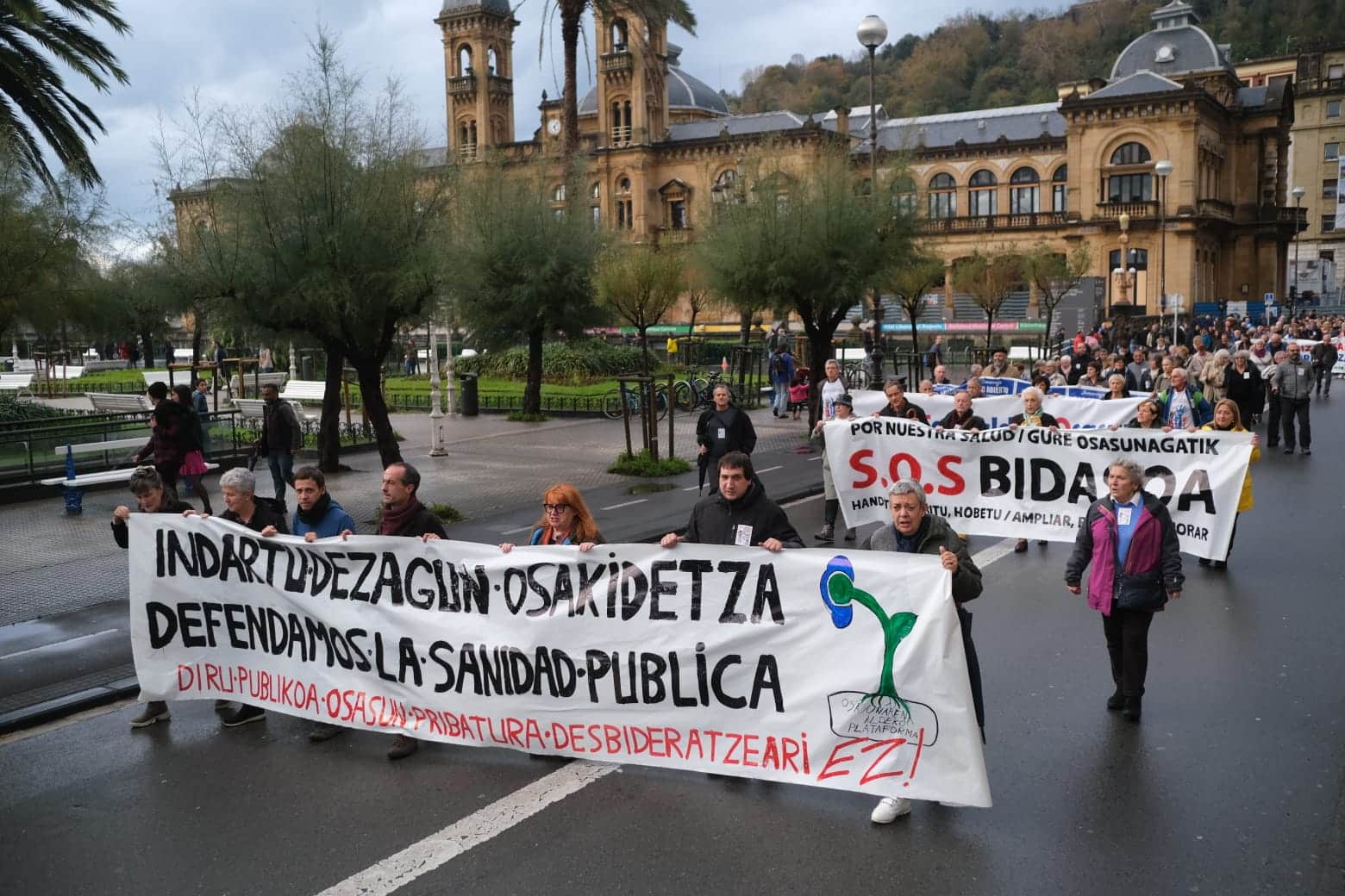 WhatsApp Image 2023 11 11 at 17.51.49 - Miles de personas se manifiestan en Euskadi en defensa de una sanidad pública de calidad