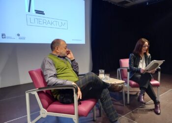 Alejandro Gándara con Olga Grande en Literaktum. Foto: DonostiTik