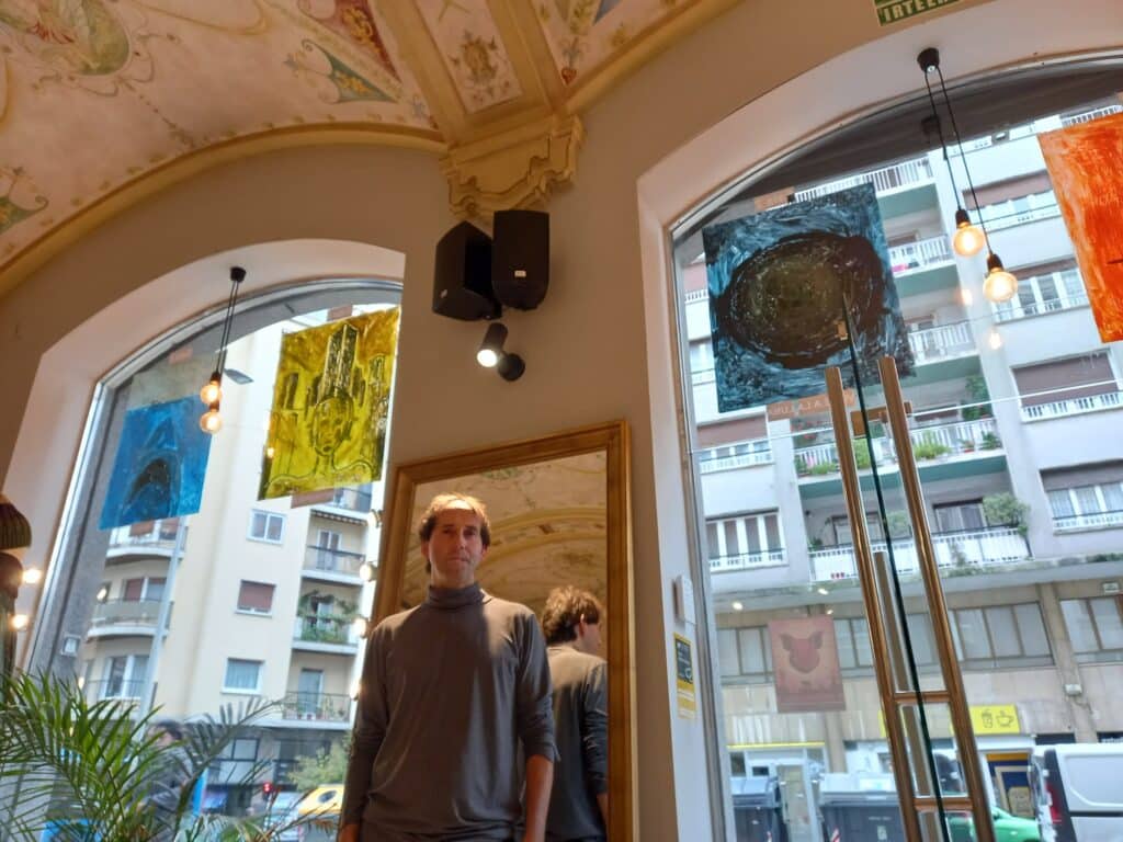 WhatsApp Image 2023 11 29 at 07.17.18 Nace una galería de arte en el sótano de la tienda de moda M32 de Gros