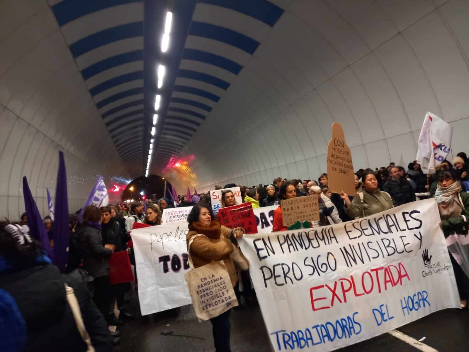 WhatsApp Image 2023 11 30 at 18.12.53 1 - San Sebastián despide la primera huelga feminista con una gran manifestación