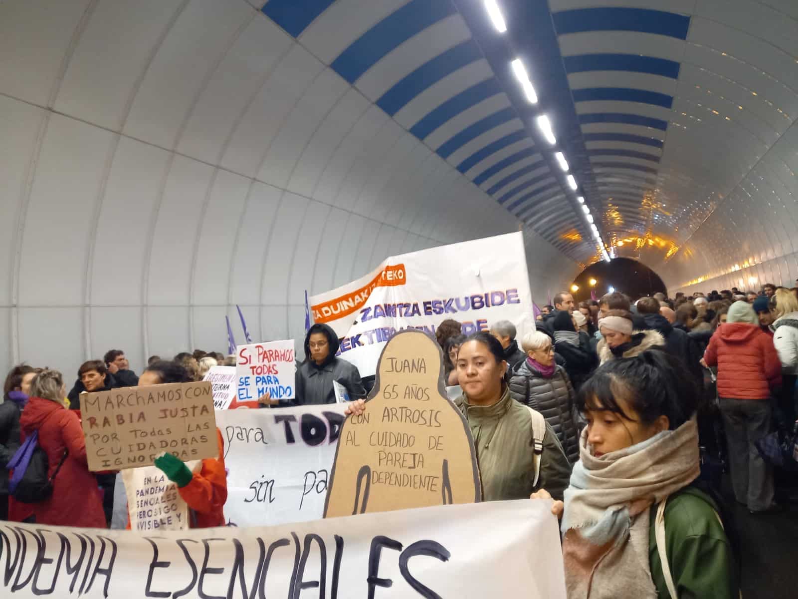 WhatsApp Image 2023 11 30 at 18.12.53 - San Sebastián despide la primera huelga feminista con una gran manifestación