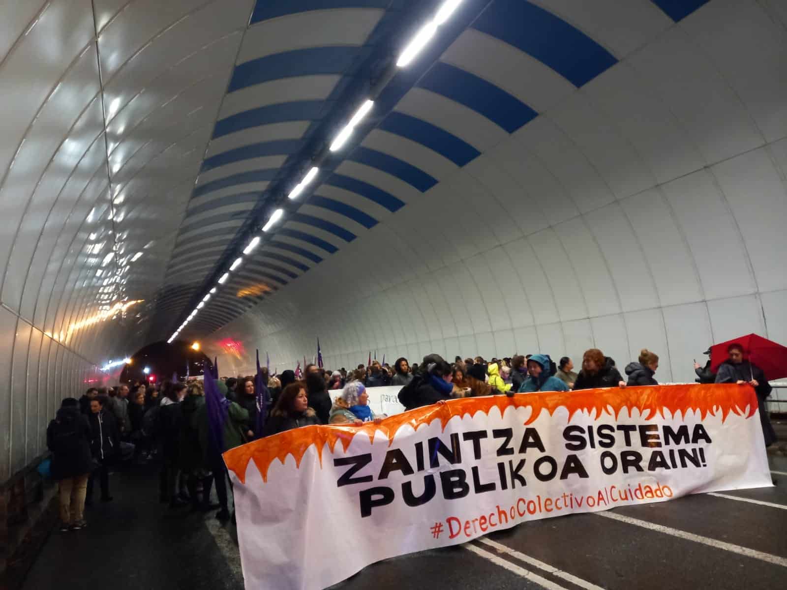 WhatsApp Image 2023 11 30 at 18.12.54 1 - San Sebastián despide la primera huelga feminista con una gran manifestación