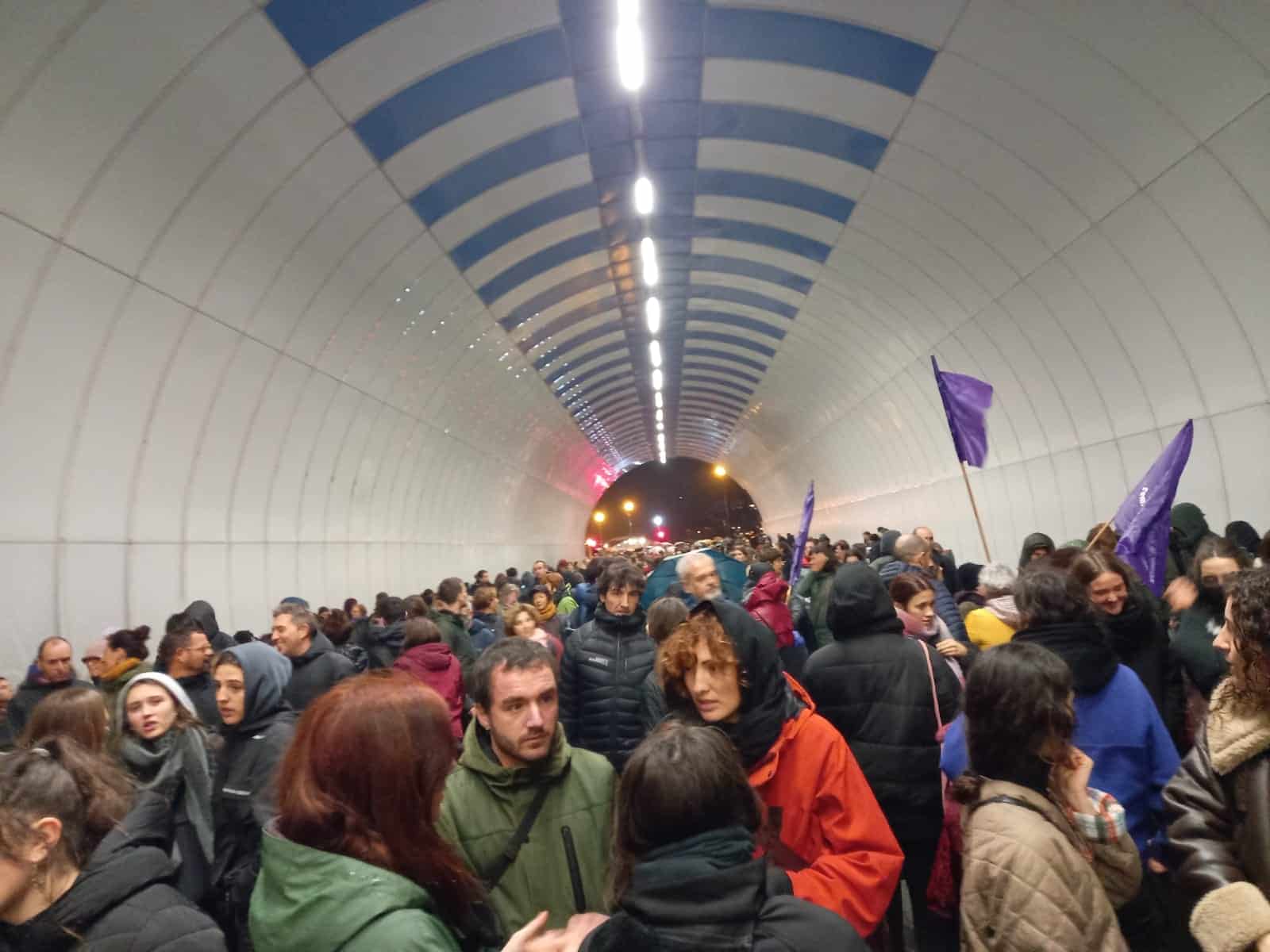 WhatsApp Image 2023 11 30 at 18.12.55 2 - San Sebastián despide la primera huelga feminista con una gran manifestación