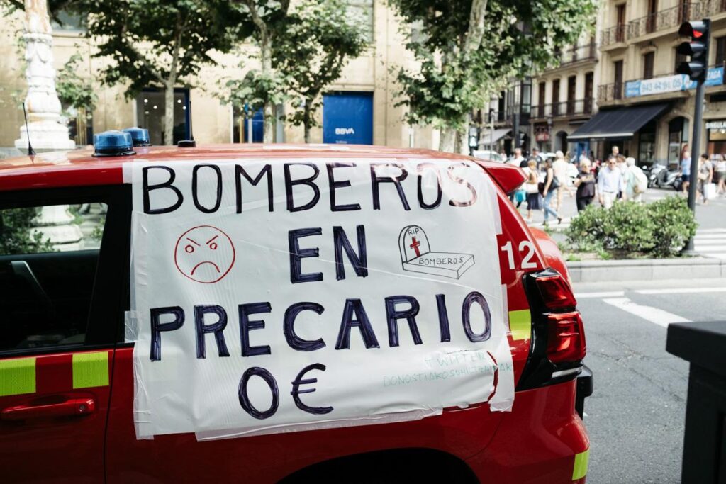 XE4S1383 La Diputación acuerda con los Bomberos un nuevo modelo de servicio en Gipuzkoa