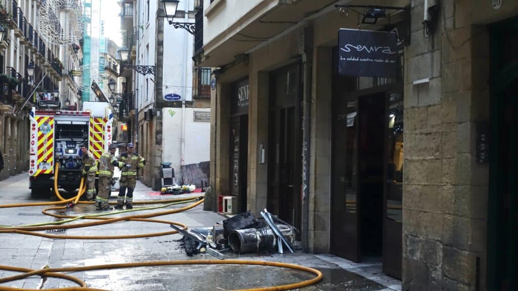 6d9851d0 0b02 4850 a776 d1a98991de1e Desalojados dos portales de la calle 31 de Agosto por fuego en la cocina de un restaurante