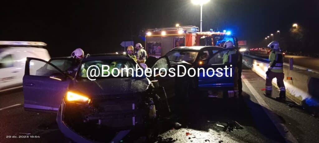 GCiub6nWAAAQVO5 Dos heridos en un accidente entre varios vehículos en la AP-8 en Orio