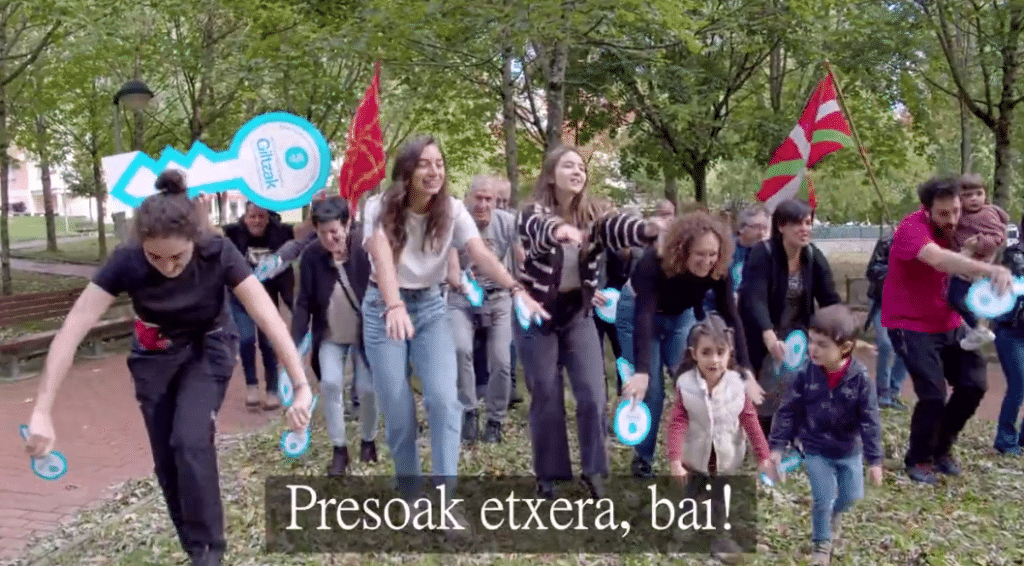 Screenshot 2023 12 04 17.20.56 Críticas al vídeo de Sare con niños en apoyo a los presos de ETA