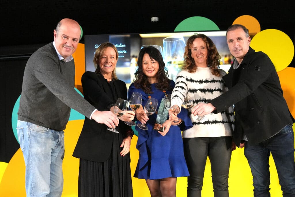 Txakoli de Getaria comercializará 3,5 millones de botellas de un caldo "afrutado" 2 GEEea7JXkAAeBu9 Txakoli de Getaria comercializará 3,5 millones de botellas de un caldo "afrutado"