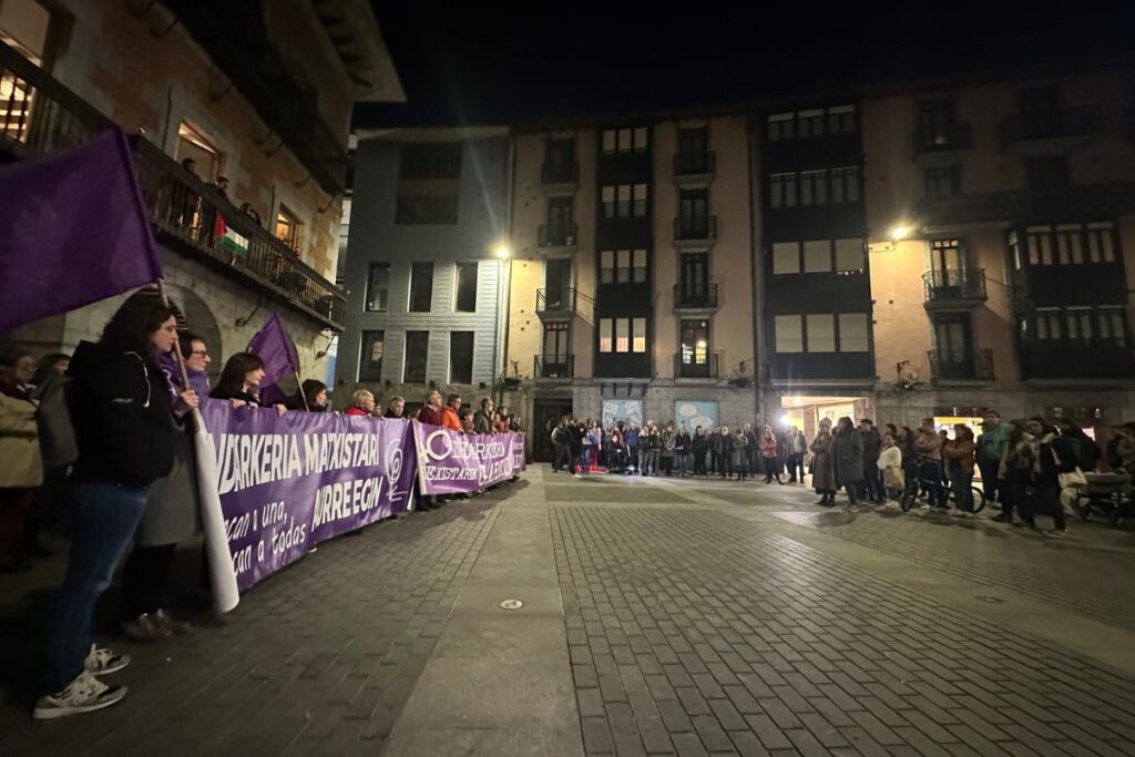 GFB7 S W8AAnLtJ Cientos de ciudadanos respaldan a las víctimas del osteópata presunto abusador de Tolosa