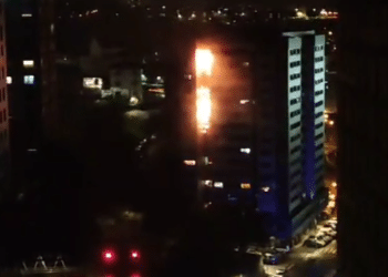 Incendio en Errenteria la madrugada del 1 de enero. Foto de redes sociales.