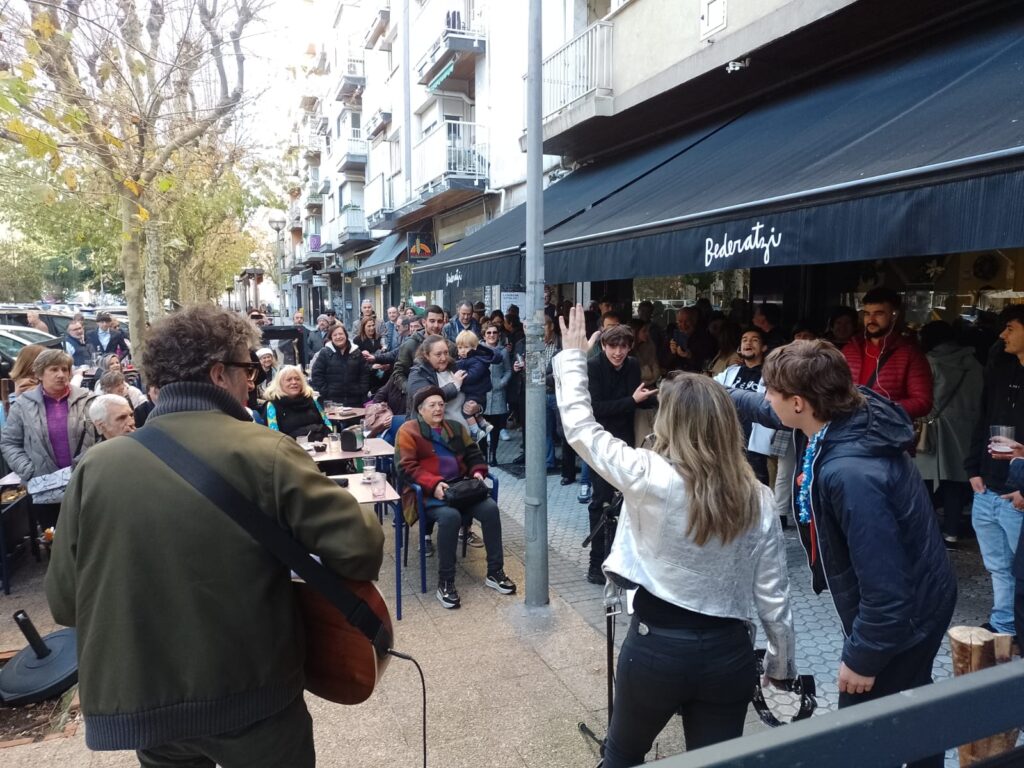 Radio Rebelde acompaña con su música el inicio del año en Amara Berri 4 WhatsApp Image 2024 01 01 at 14.36.38 Radio Rebelde acompaña con su música el inicio del año en Amara Berri