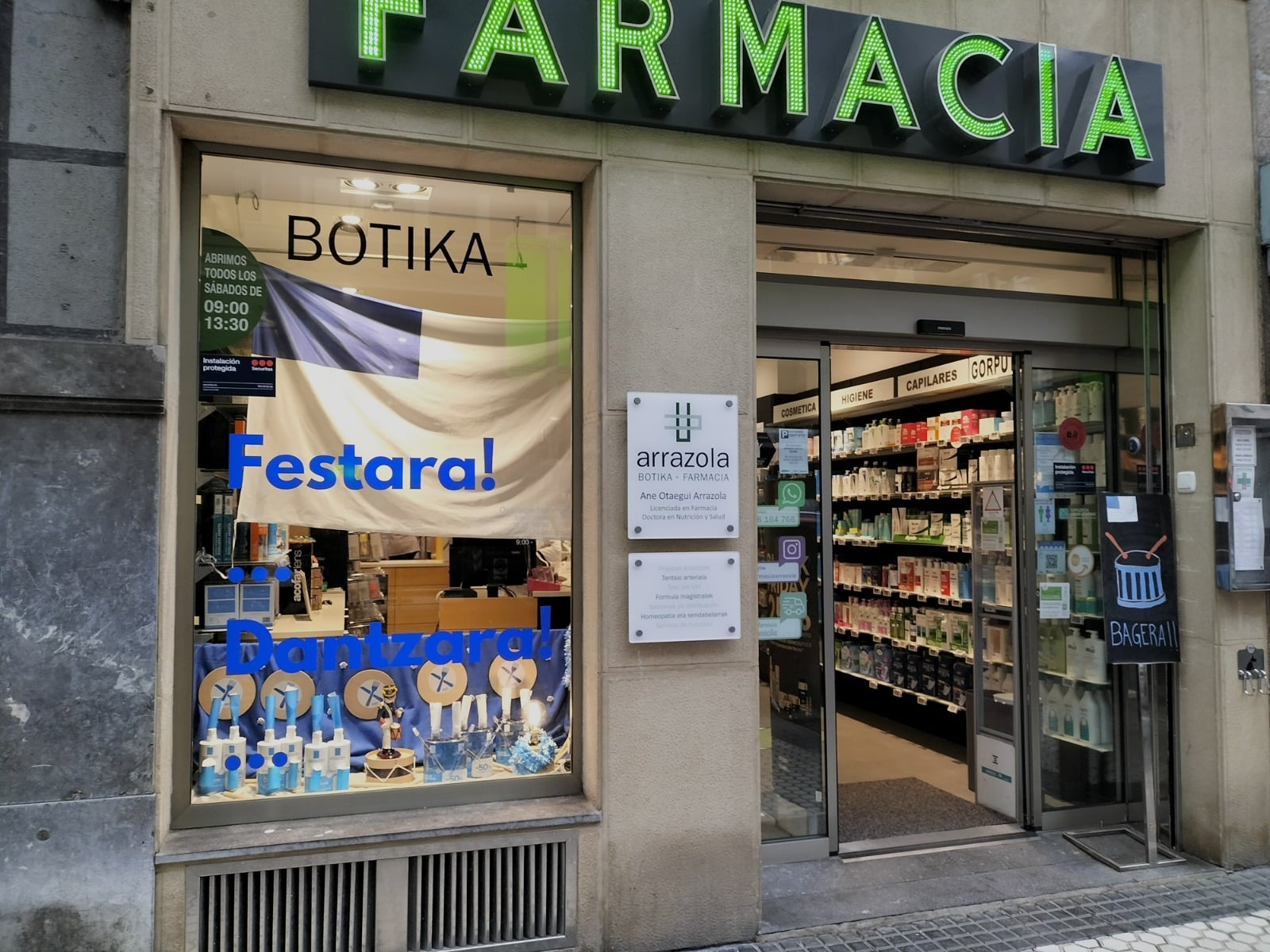 WhatsApp Image 2024 01 17 at 09.33.23 Lemas de la Tamborrada en 120 escaparates donostiarras