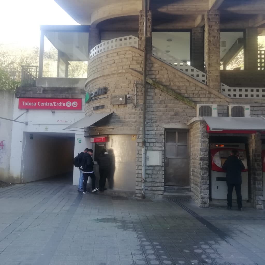 tolosa apeadero Eguzki denuncia nuevos retrasos en la remodelación de la estación del centro de Tolosa