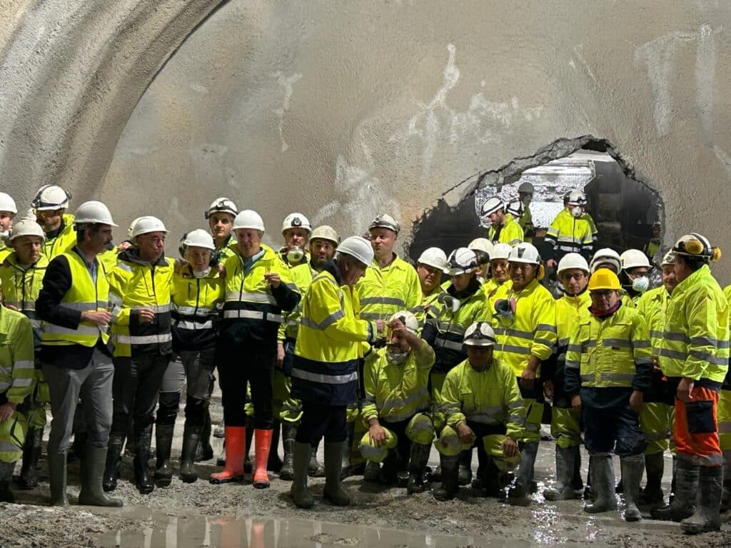 20240221 Cale Metro Donostialdea 2 Los dos túneles del topo se unen a 40 metros bajo tierra, entre Easo y Arrasate