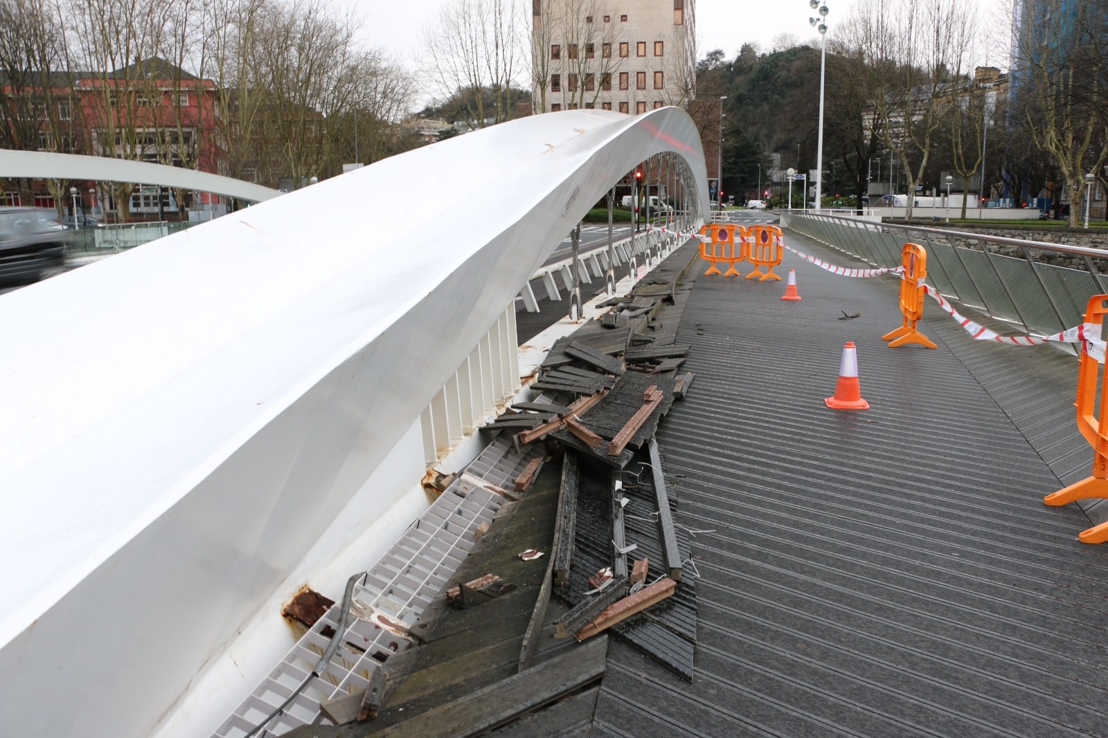 El viento y las olas dejan su huella en San Sebastián 1 47794285 83fa 4a6e b3c2 73dfca2edc6c El viento y las olas dejan su huella en San Sebastián
