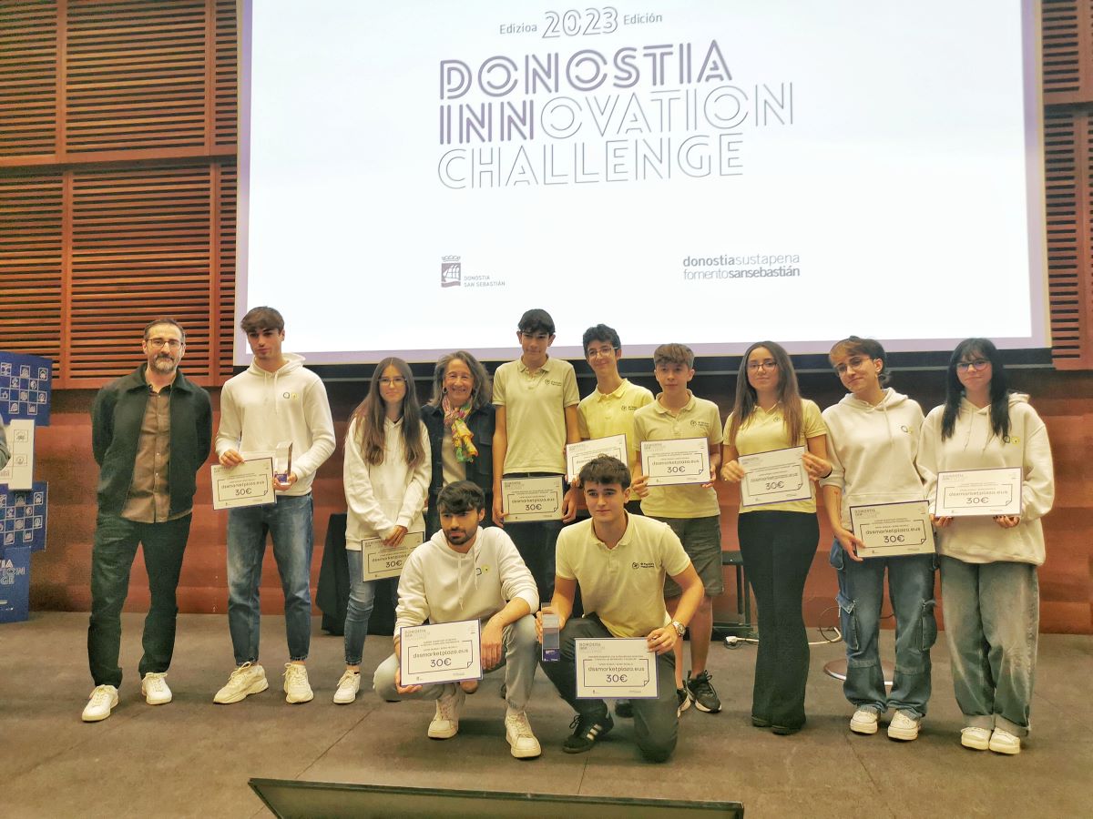 FOTO PREMIOS 'Argibide' de St. Patrick´s English School y 'Clean game', de CEINPRO, premios Donostia Innovation Challenge 2023