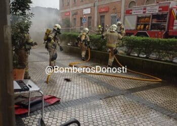 Incendio en Pasaia. Foto: Bomberos de Donostia (vía redes)