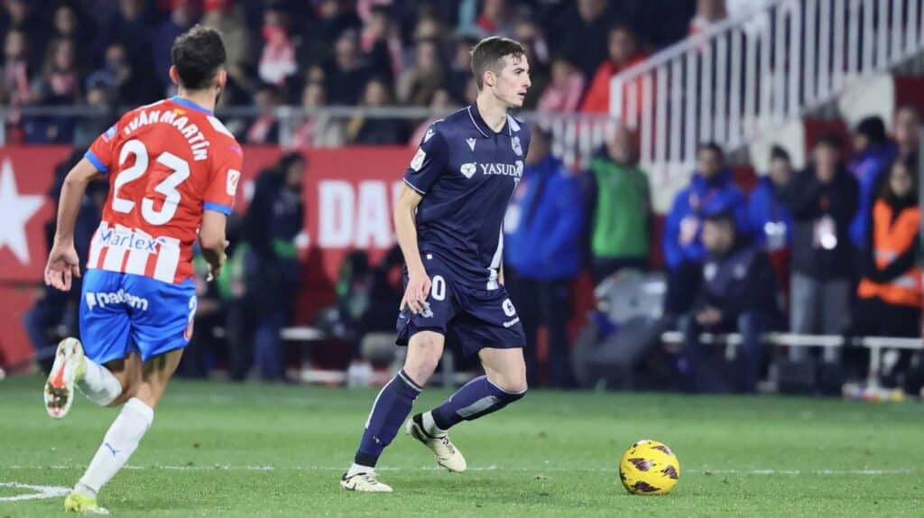 GFcZ XfWMAA0xPM El Girona se indigna con Gil Manzano y empata ante la Real Sociedad (0-0)