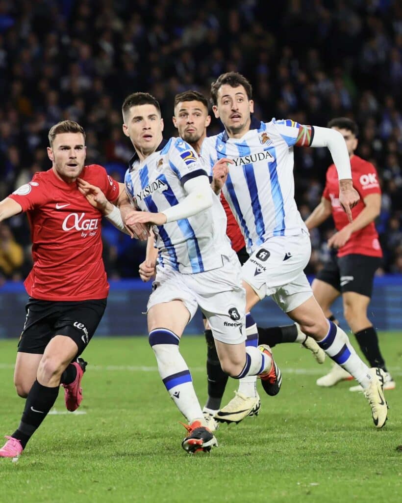 Se le escapa a la Real en los penaltis el paso al final de la Copa 2 GHYMhzcWoAEXgs 1 Se le escapa a la Real en los penaltis el paso al final de la Copa