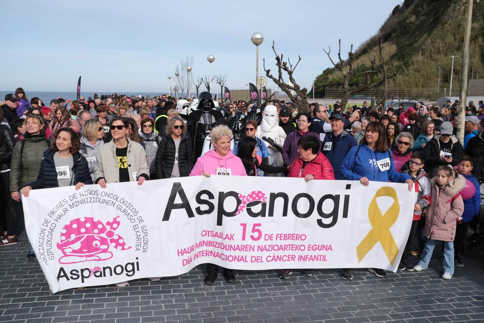 WhatsApp Image 2024 02 18 at 11.28.18 1 - (Fotos) Marchando contra el cáncer infantil en Donostia