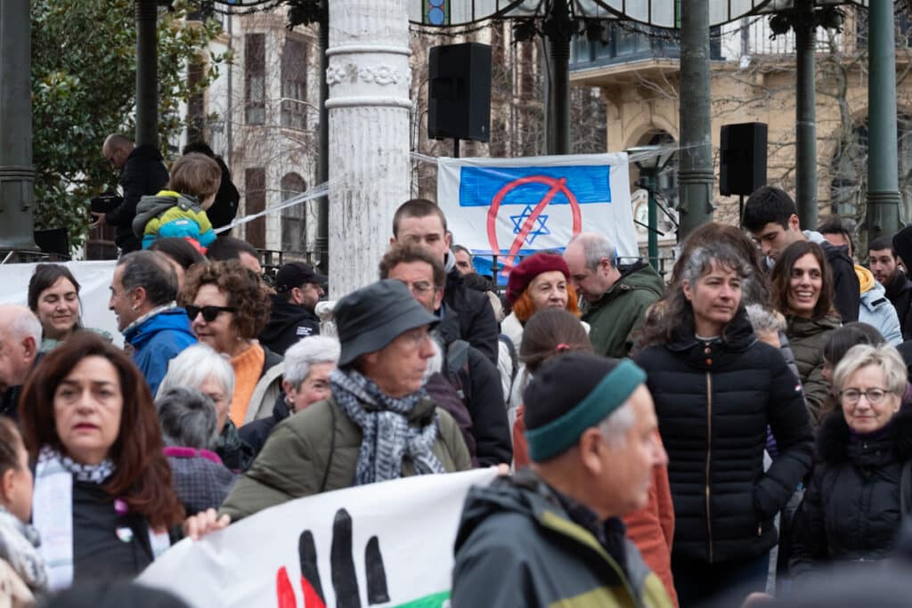 XE3S0161 Una multitudinaria marcha en Donostia exige medidas contra el genocidio en Gaza