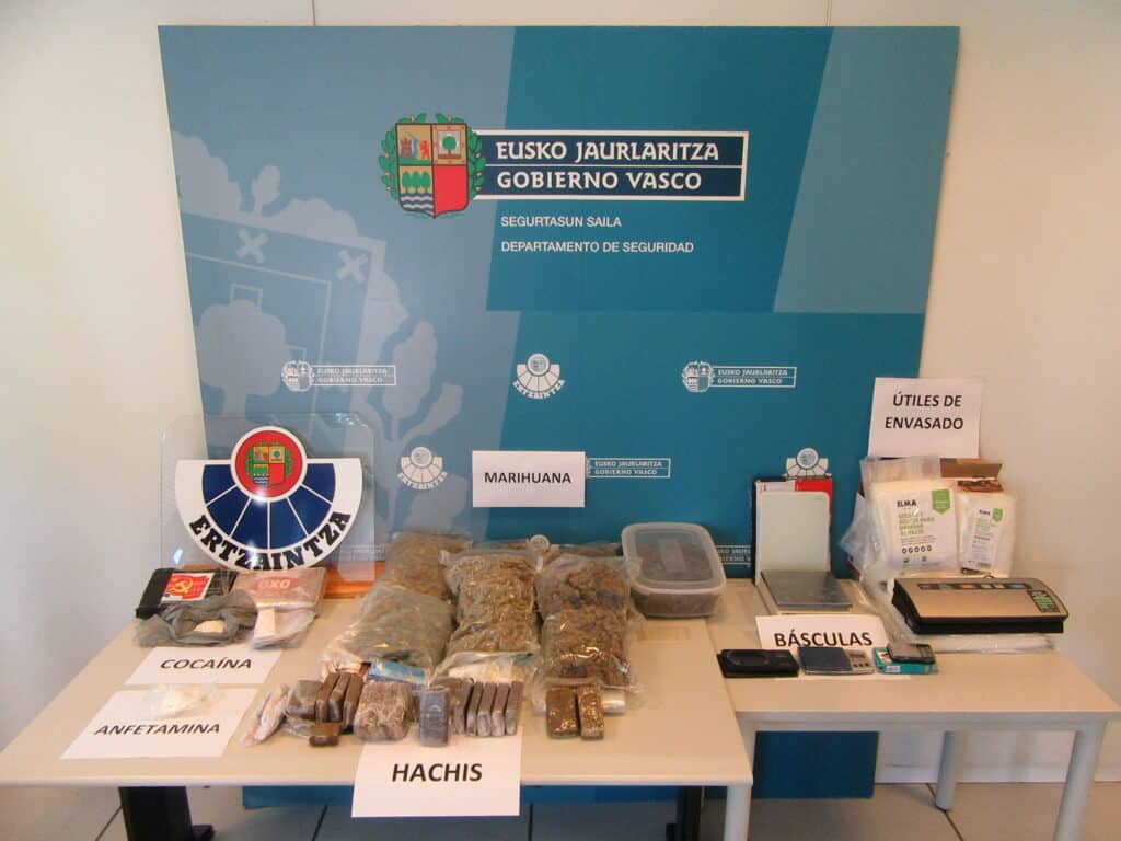 24 0168 1 1 Cuatro arrestados en un operativo antidroga en Donostia y Astigarraga
